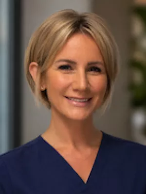Danielle Foster Headshot 